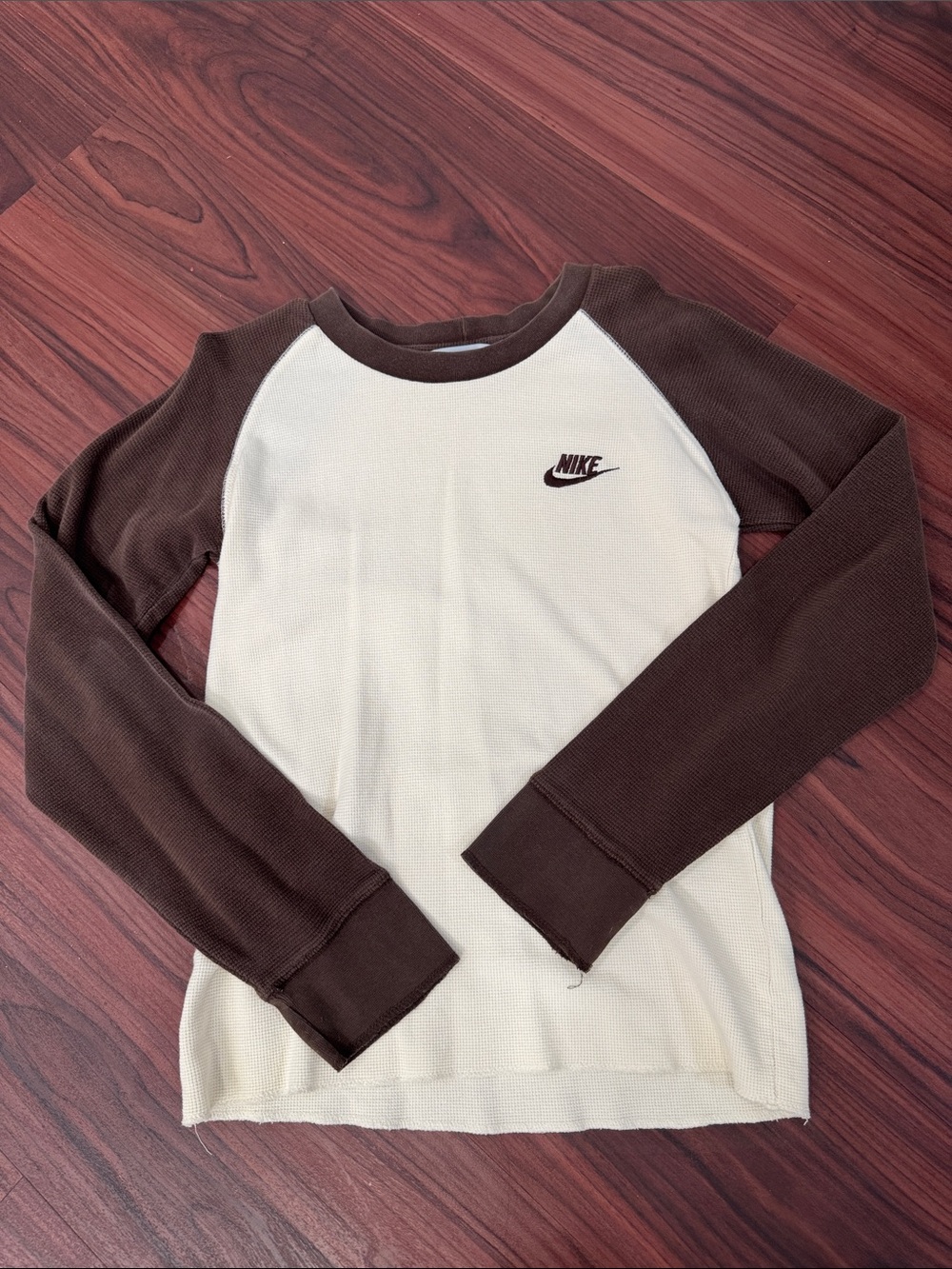 Nike Man Cream & Brown Raglan Long-Sleeve Top